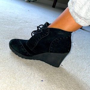 Mia Womens Black Tied Heeled Booties